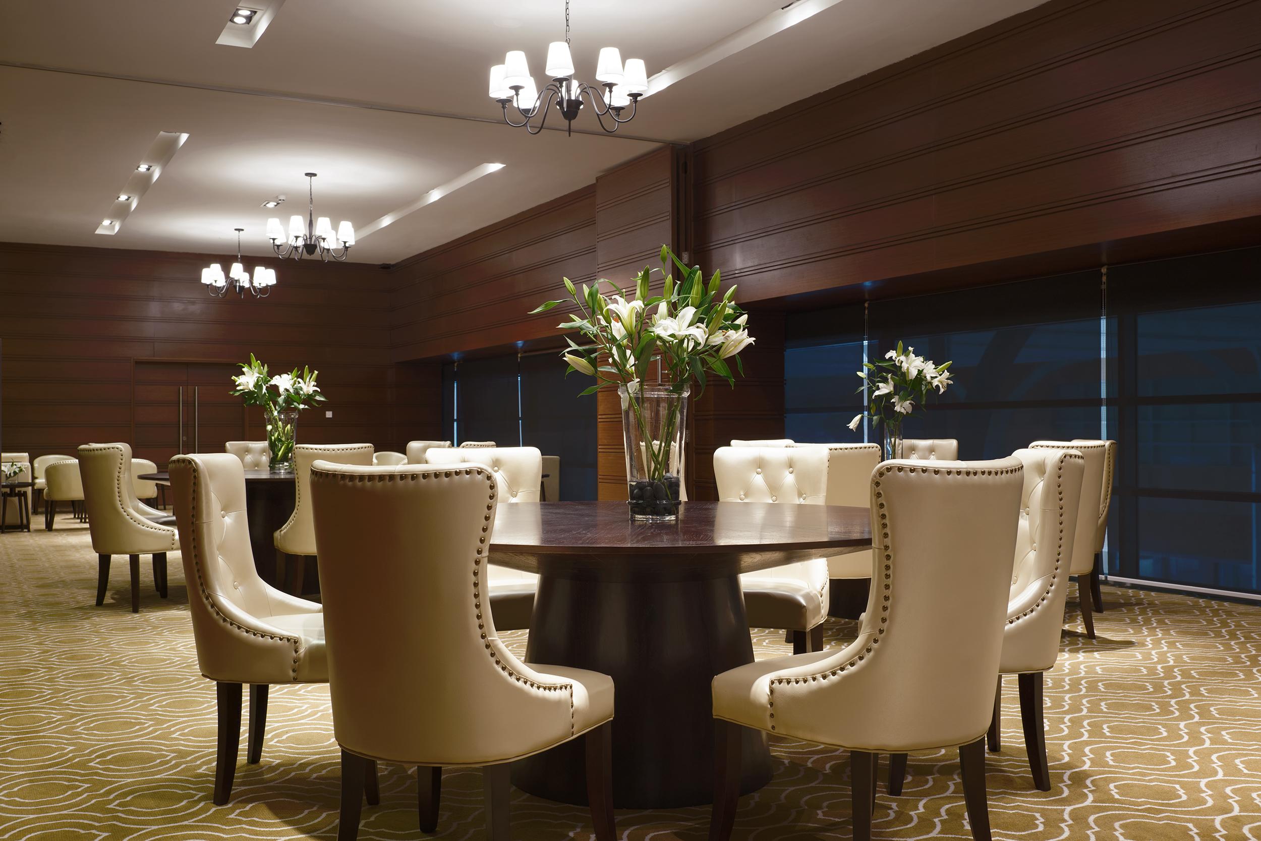 فندق موفينبيك آند كونفينشن سنتر كيه إل آي إيه سيبانغ المظهر الخارجي الصورة The Club Lounge at the airport