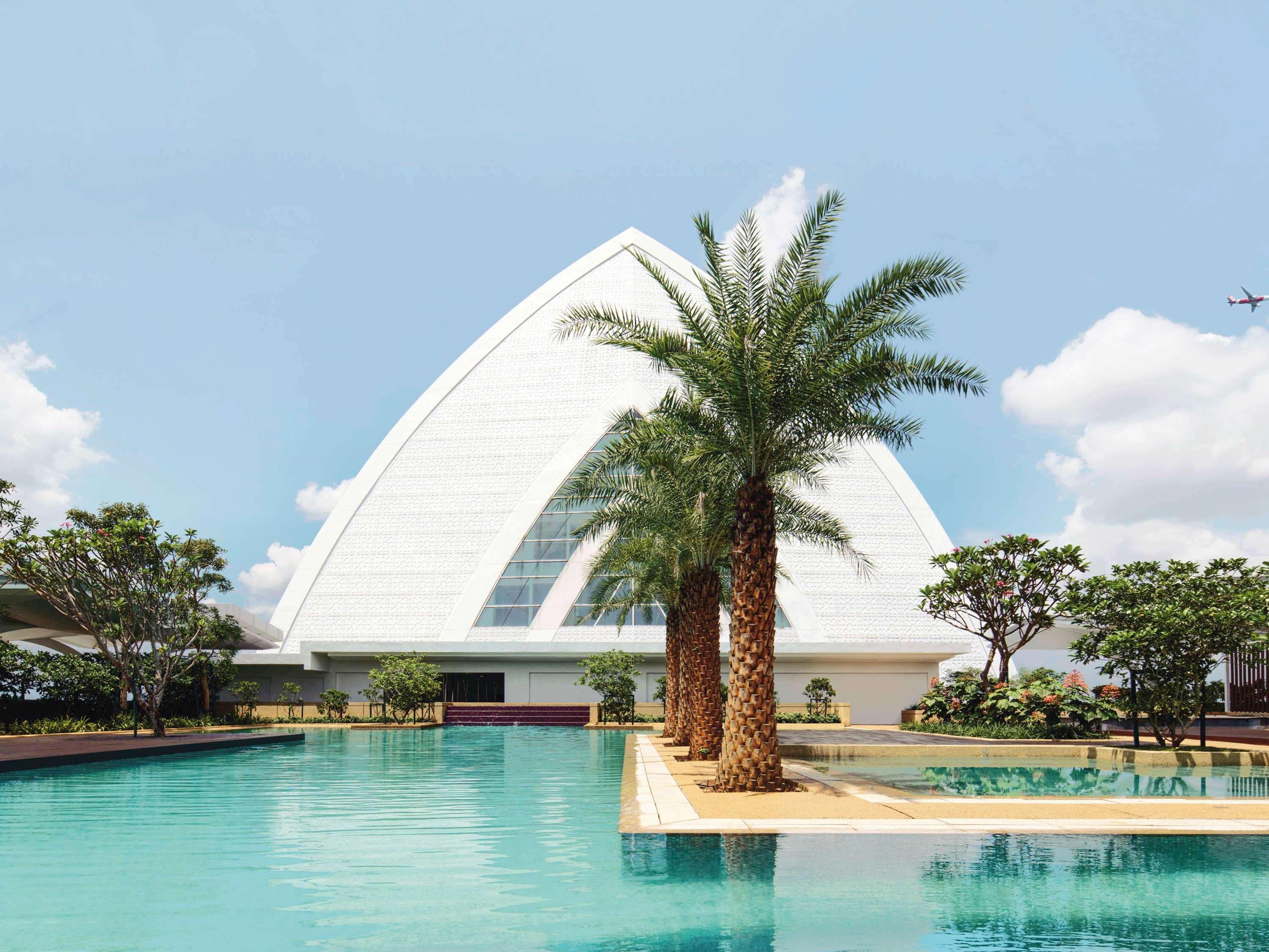 فندق موفينبيك آند كونفينشن سنتر كيه إل آي إيه سيبانغ المظهر الخارجي الصورة The clubhouse at the World of Golf