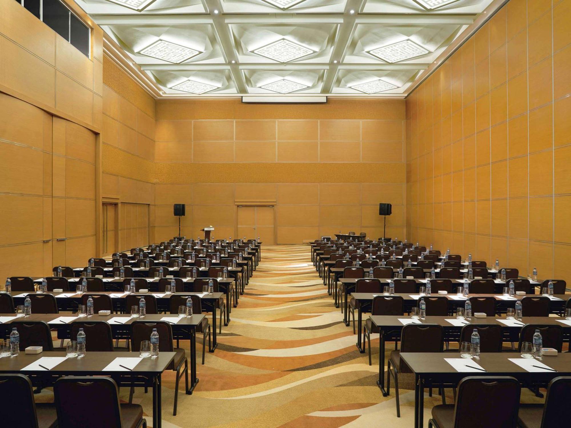 فندق موفينبيك آند كونفينشن سنتر كيه إل آي إيه سيبانغ المظهر الخارجي الصورة The Auditorium