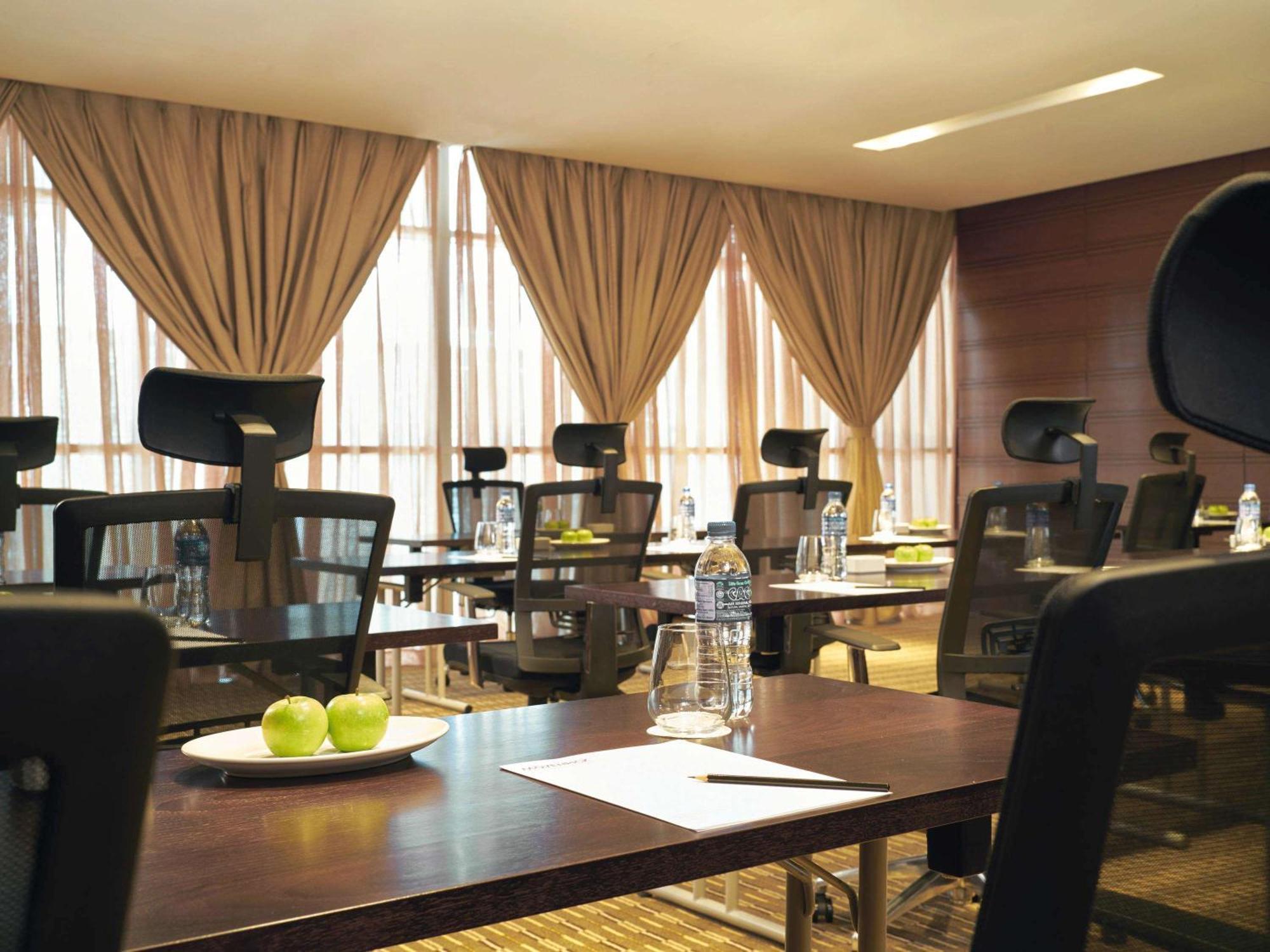 فندق موفينبيك آند كونفينشن سنتر كيه إل آي إيه سيبانغ المظهر الخارجي الصورة Meeting room