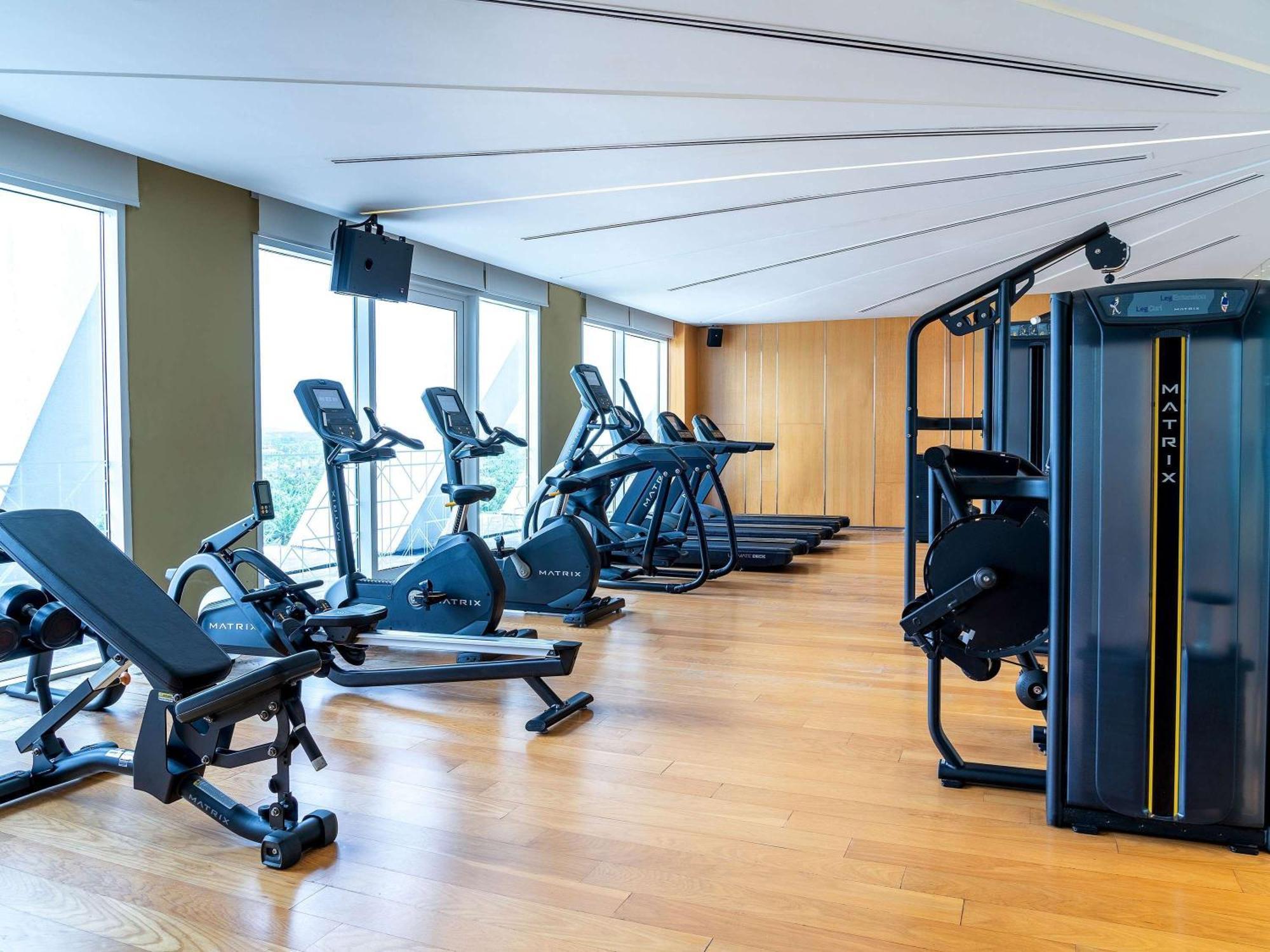 فندق موفينبيك آند كونفينشن سنتر كيه إل آي إيه سيبانغ المظهر الخارجي الصورة A gym at a hotel