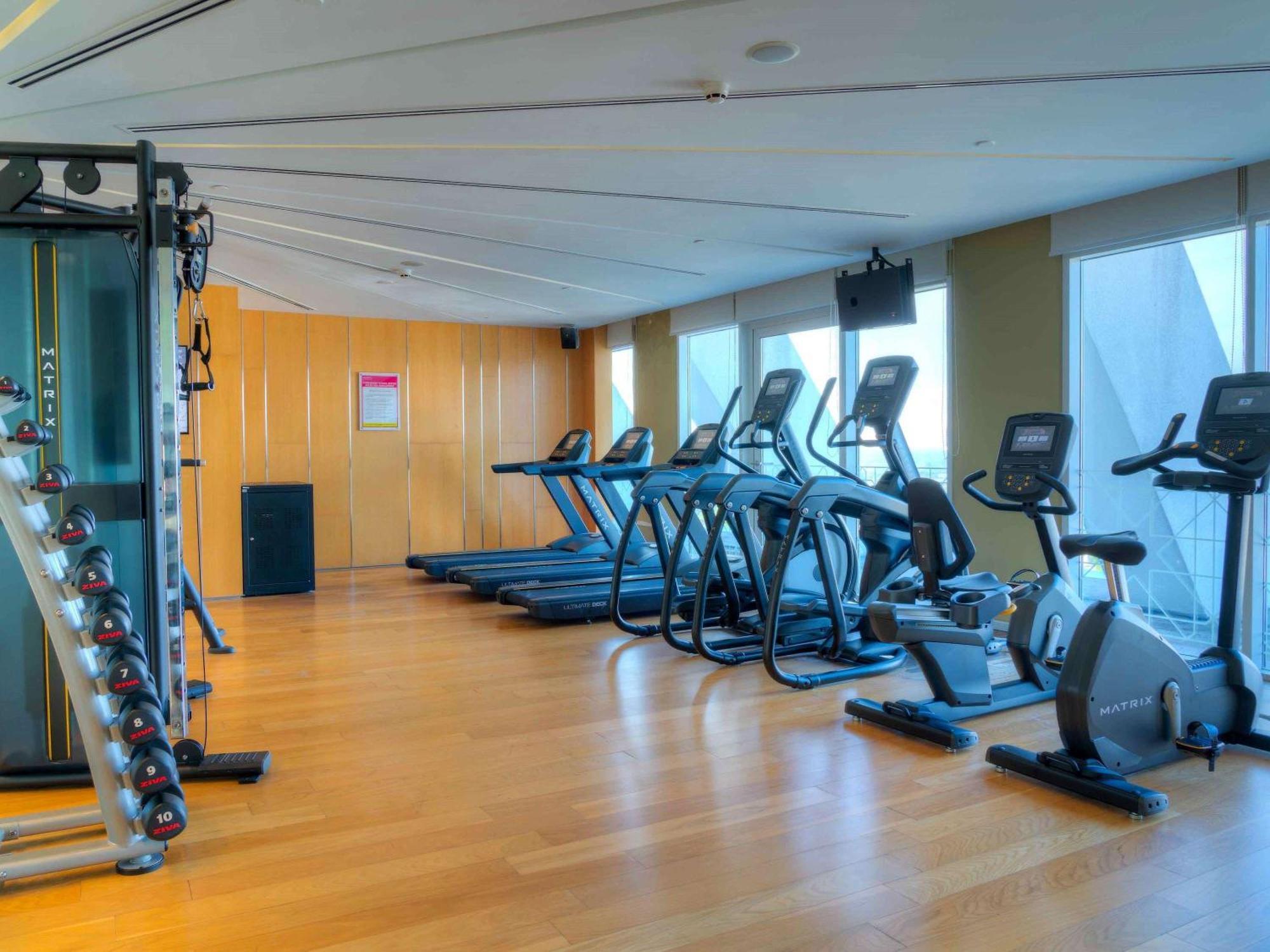 فندق موفينبيك آند كونفينشن سنتر كيه إل آي إيه سيبانغ المظهر الخارجي الصورة The gym at the 39th floor