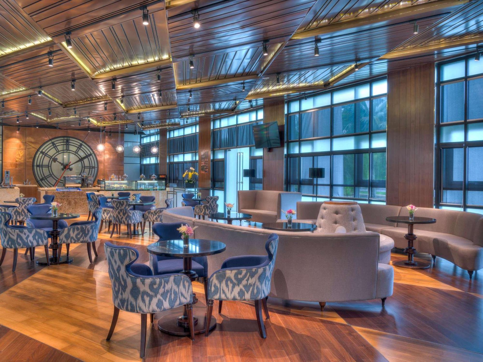 فندق موفينبيك آند كونفينشن سنتر كيه إل آي إيه سيبانغ المظهر الخارجي الصورة The Lounge at the airport