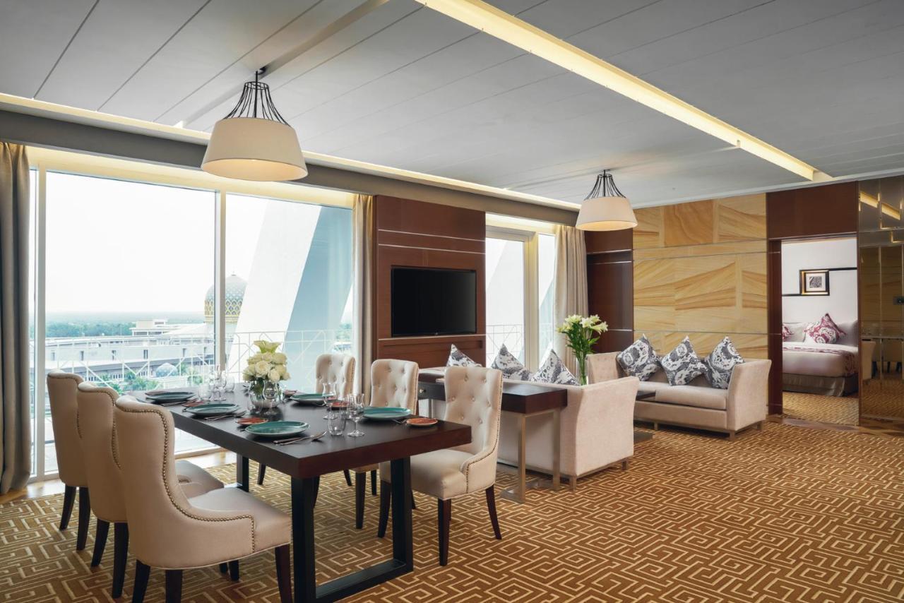 فندق موفينبيك آند كونفينشن سنتر كيه إل آي إيه سيبانغ المظهر الخارجي الصورة A suite at the hotel
